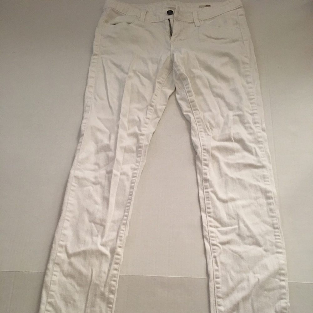 White skinny leg jeans